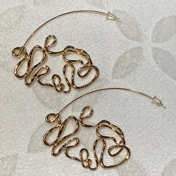 Gold toned curly wired earrings for pierced ears - Picture 1 of 10